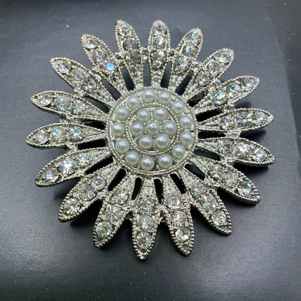 Floral Daisy Sparkly Rhinestone Faux Peral Brooch Pin